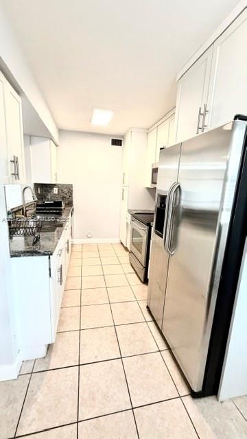 For Rent: $2,700 (2 beds, 2 baths, 1105 Square Feet)