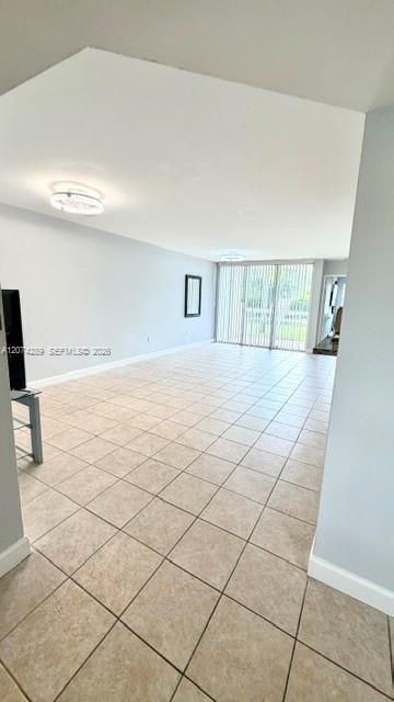 For Rent: $2,700 (2 beds, 2 baths, 1105 Square Feet)