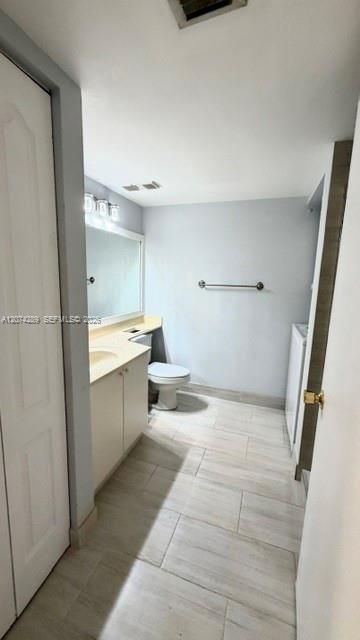 For Rent: $2,700 (2 beds, 2 baths, 1105 Square Feet)