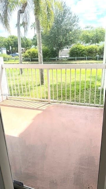 For Rent: $2,700 (2 beds, 2 baths, 1105 Square Feet)