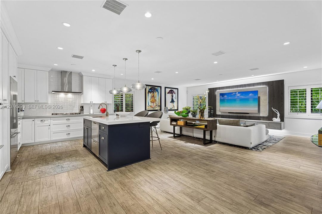 For Rent: $18,000 (3 beds, 3 baths, 2774 Square Feet)