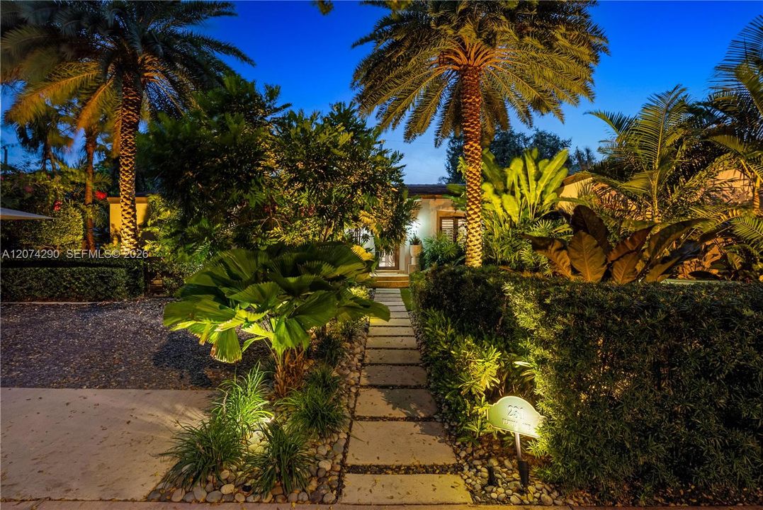 For Rent: $18,000 (3 beds, 3 baths, 2774 Square Feet)