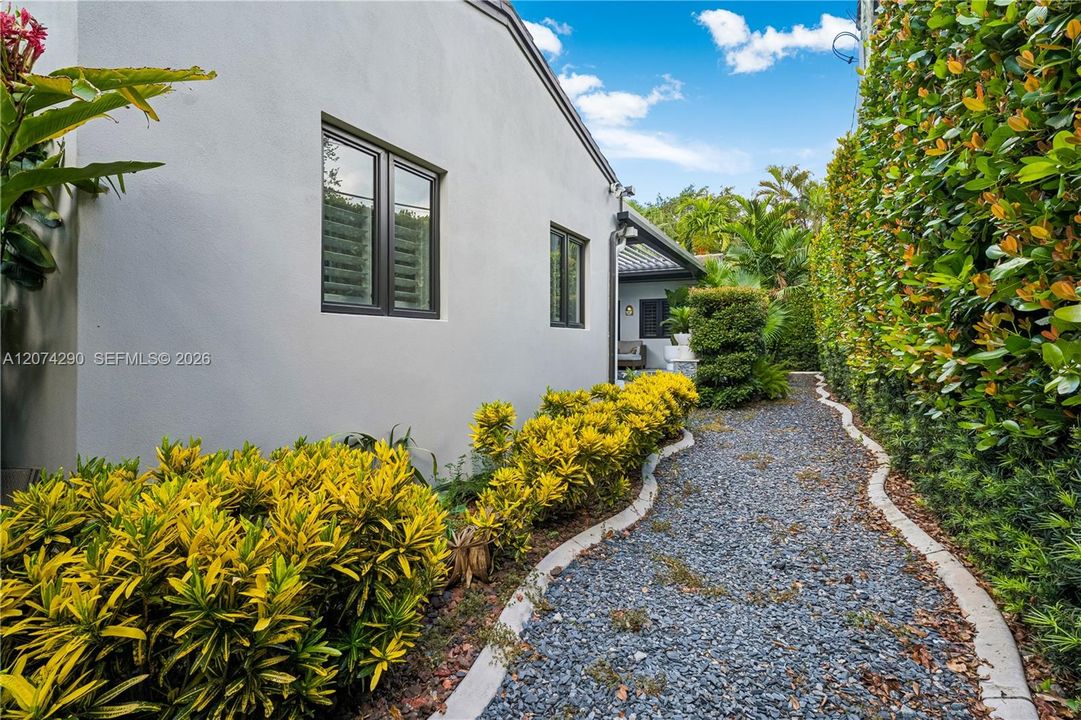 For Rent: $18,000 (3 beds, 3 baths, 2774 Square Feet)