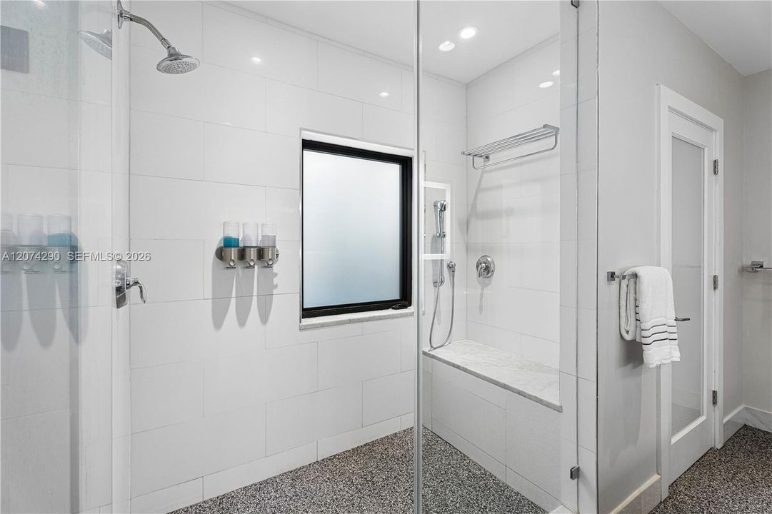 For Rent: $18,000 (3 beds, 3 baths, 2774 Square Feet)