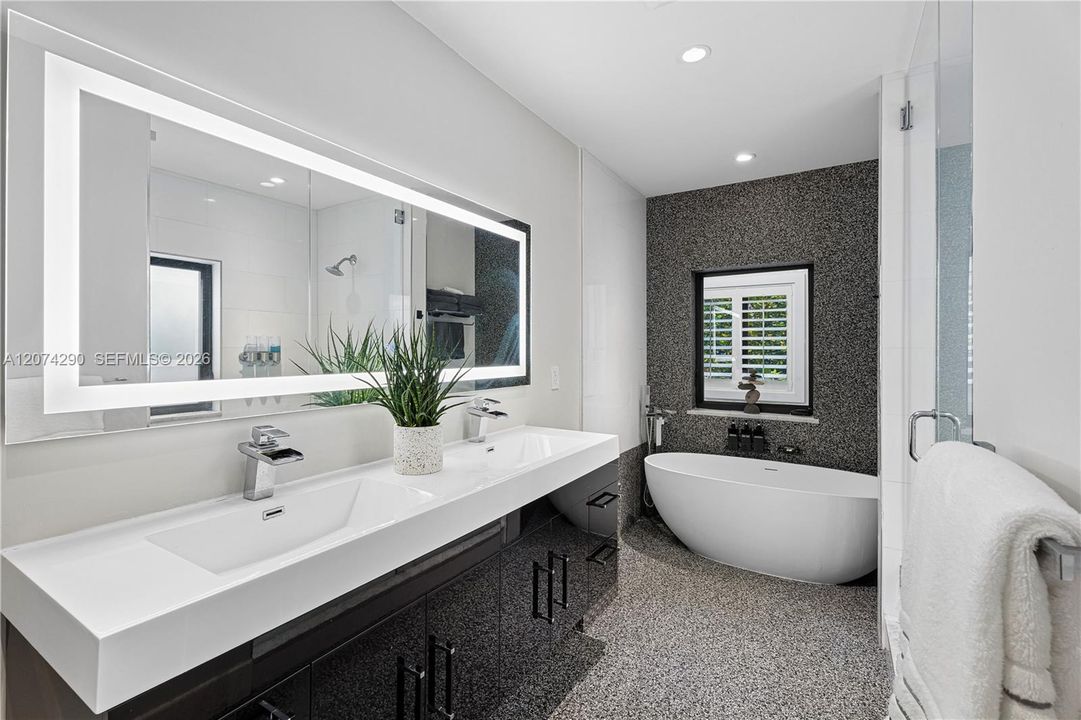 For Rent: $18,000 (3 beds, 3 baths, 2774 Square Feet)