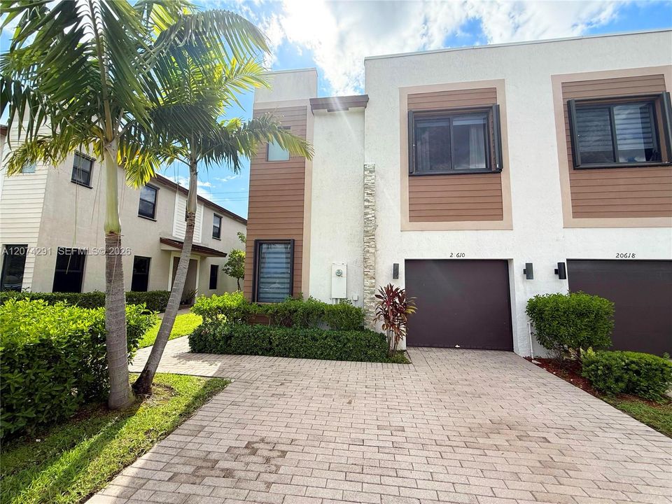 For Rent: $4,200 (4 beds, 3 baths, 2086 Square Feet)