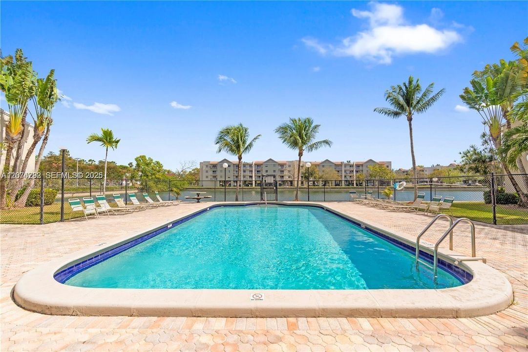For Sale: $169,990 (0 beds, 1 baths, 543 Square Feet)