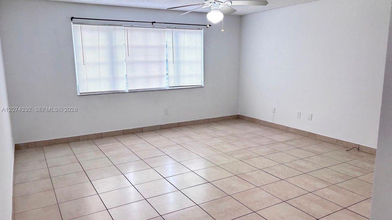For Sale: $169,990 (0 beds, 1 baths, 543 Square Feet)