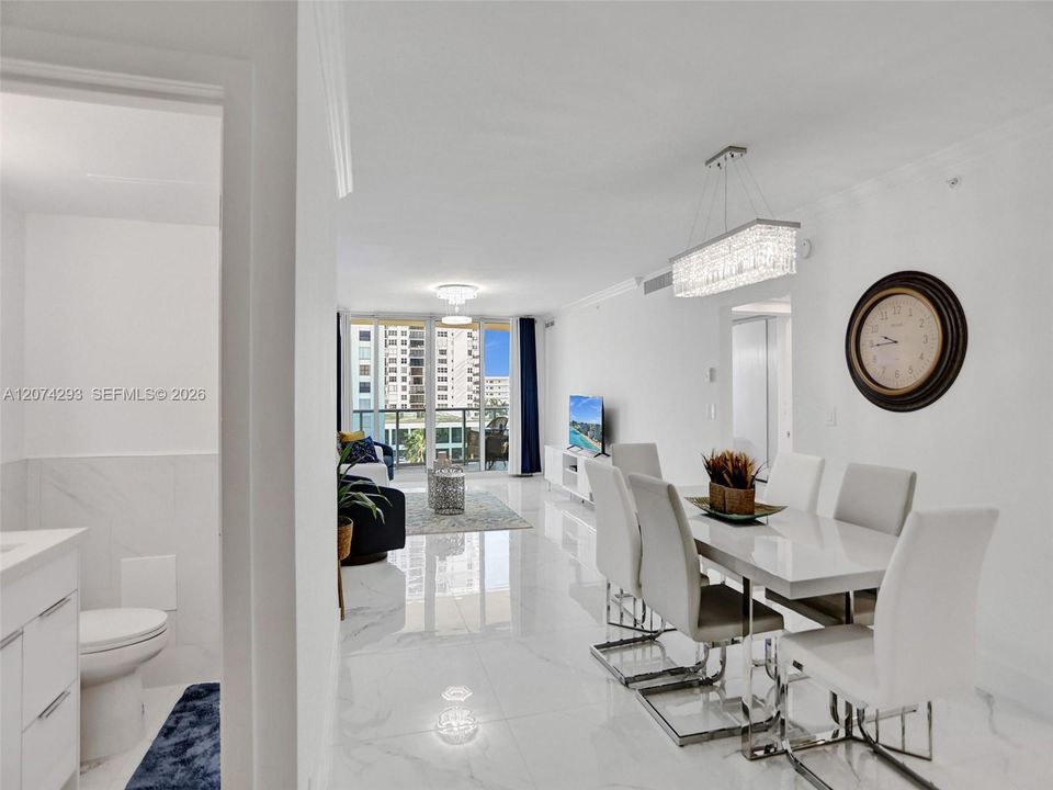 For Rent: $2,800 (1 beds, 1 baths, 835 Square Feet)