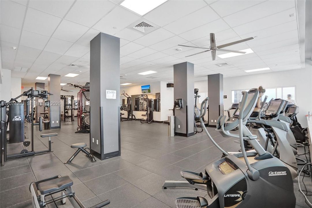 For Rent: $2,800 (1 beds, 1 baths, 835 Square Feet)