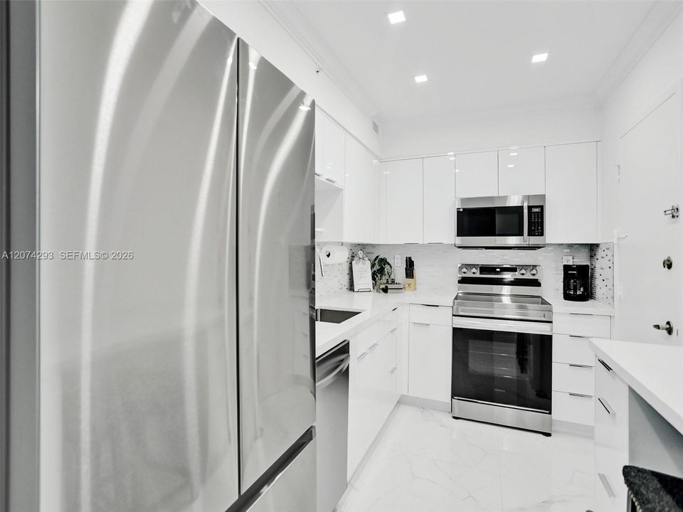 For Rent: $2,800 (1 beds, 1 baths, 835 Square Feet)