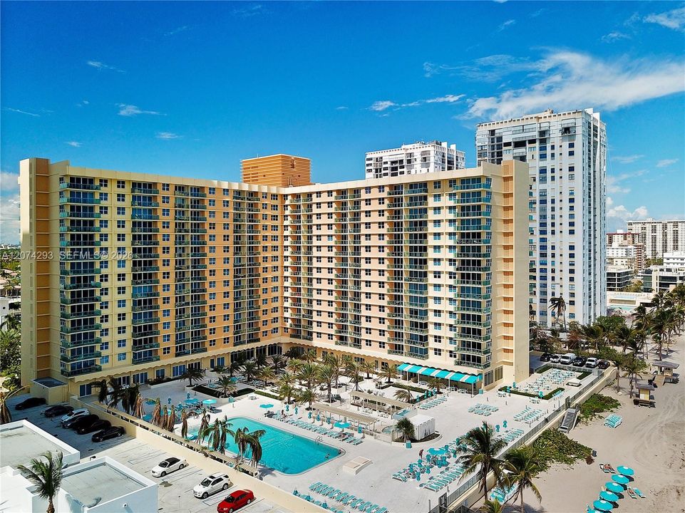 For Rent: $2,800 (1 beds, 1 baths, 835 Square Feet)