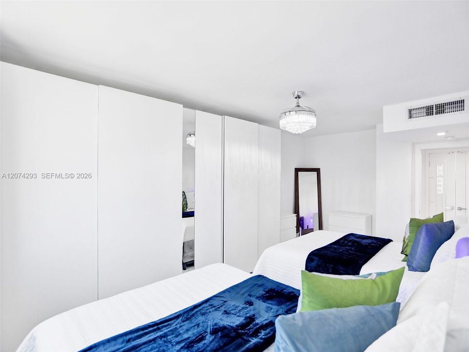 For Rent: $2,800 (1 beds, 1 baths, 835 Square Feet)