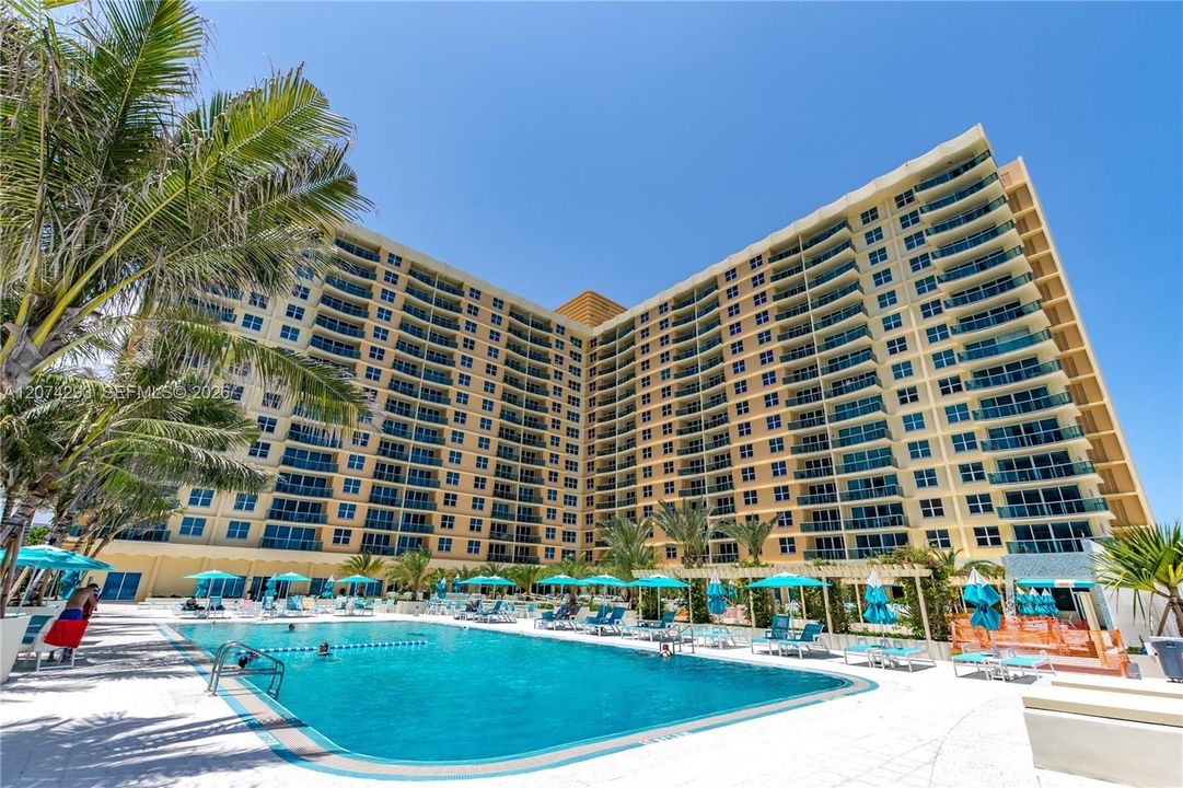 For Rent: $2,800 (1 beds, 1 baths, 835 Square Feet)