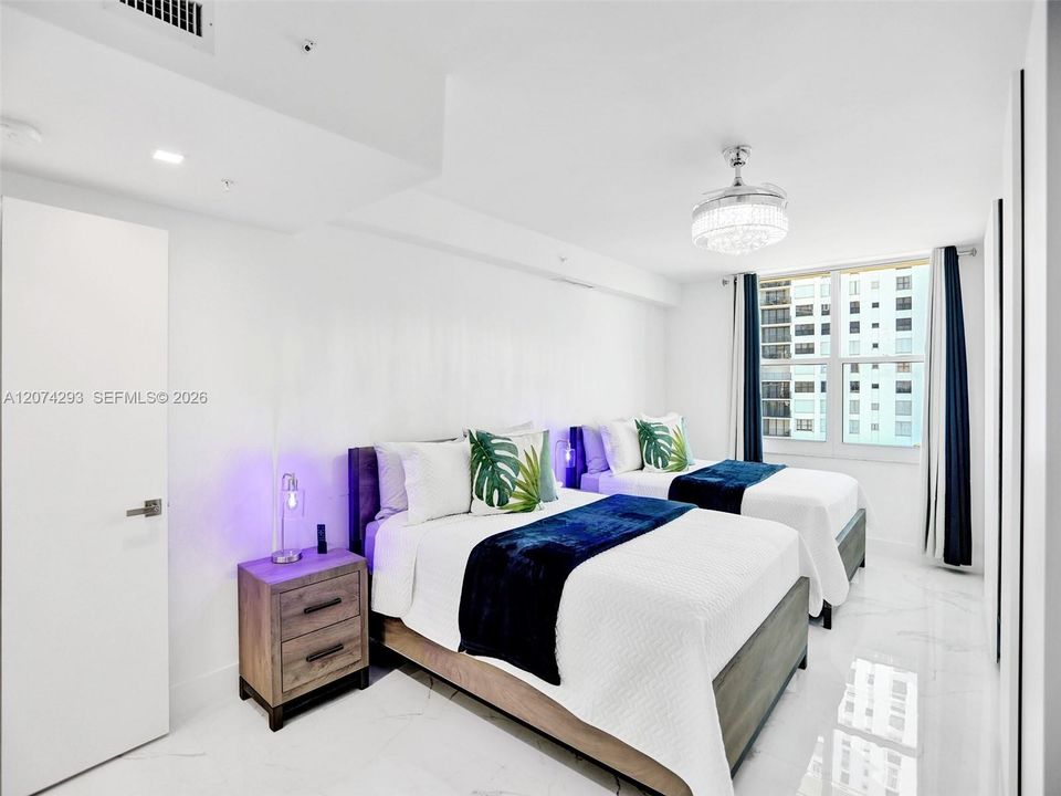 For Rent: $2,800 (1 beds, 1 baths, 835 Square Feet)