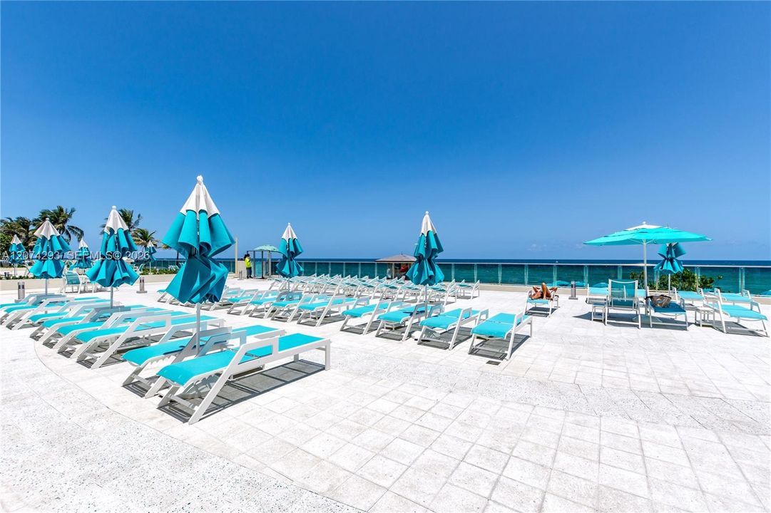 For Rent: $2,800 (1 beds, 1 baths, 835 Square Feet)