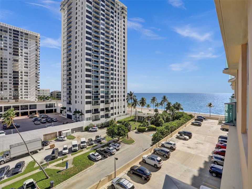 For Rent: $2,800 (1 beds, 1 baths, 835 Square Feet)