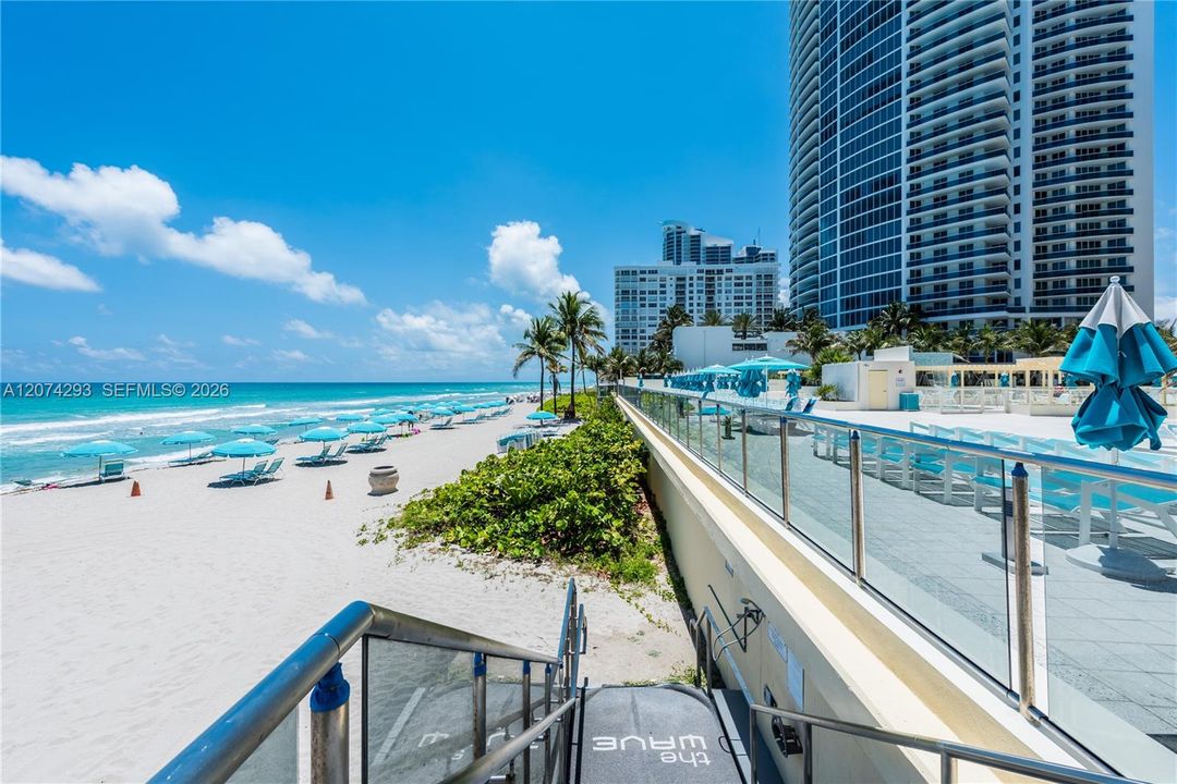 For Rent: $2,800 (1 beds, 1 baths, 835 Square Feet)