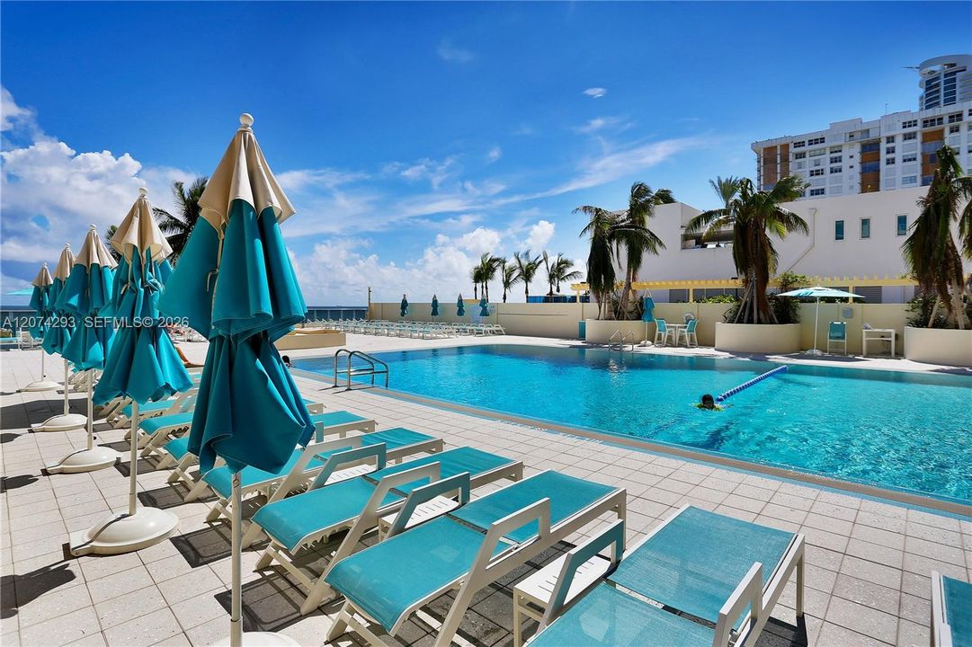 For Rent: $2,800 (1 beds, 1 baths, 835 Square Feet)