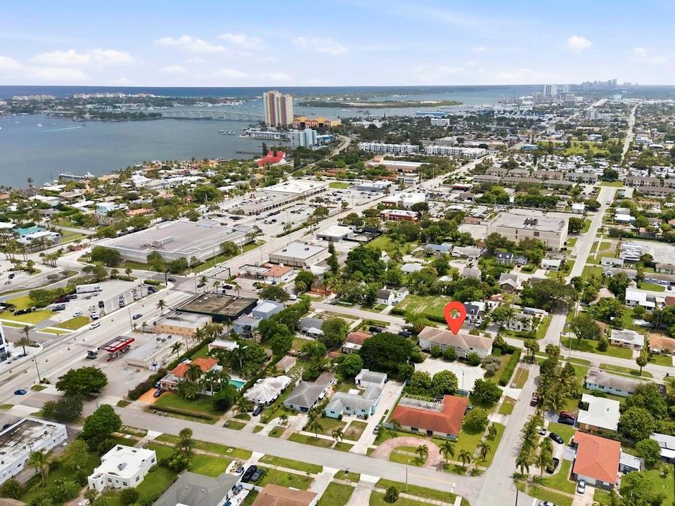105 2nd St lake park - - 469
