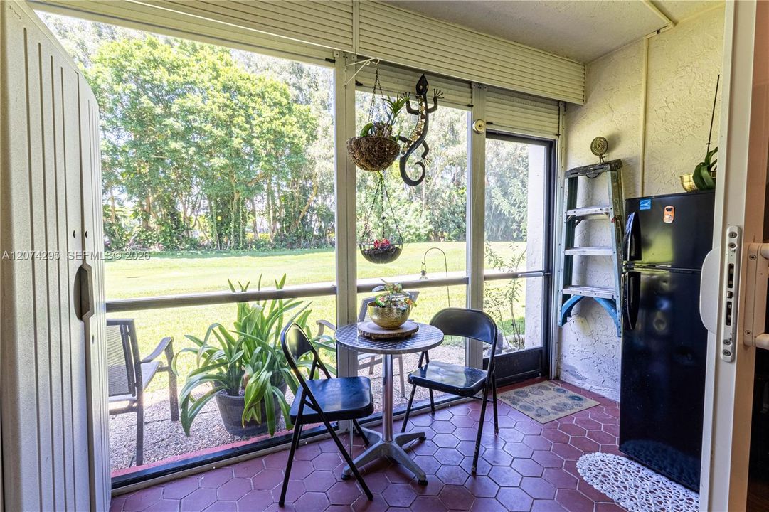 For Sale: $149,000 (1 beds, 1 baths, 900 Square Feet)