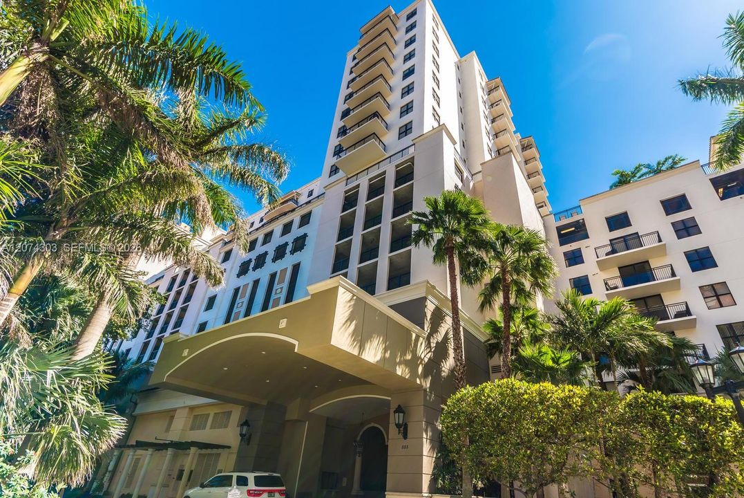 For Rent: $3,490 (2 beds, 2 baths, 1162 Square Feet)