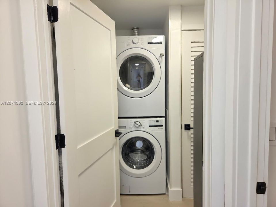 For Rent: $3,490 (2 beds, 2 baths, 1162 Square Feet)