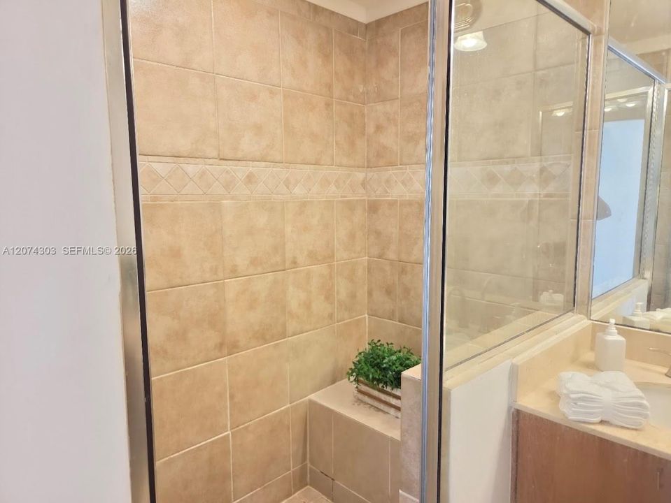 For Rent: $3,490 (2 beds, 2 baths, 1162 Square Feet)