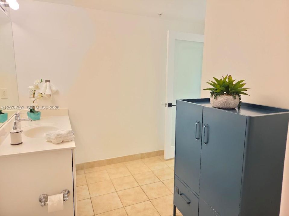 For Rent: $3,490 (2 beds, 2 baths, 1162 Square Feet)