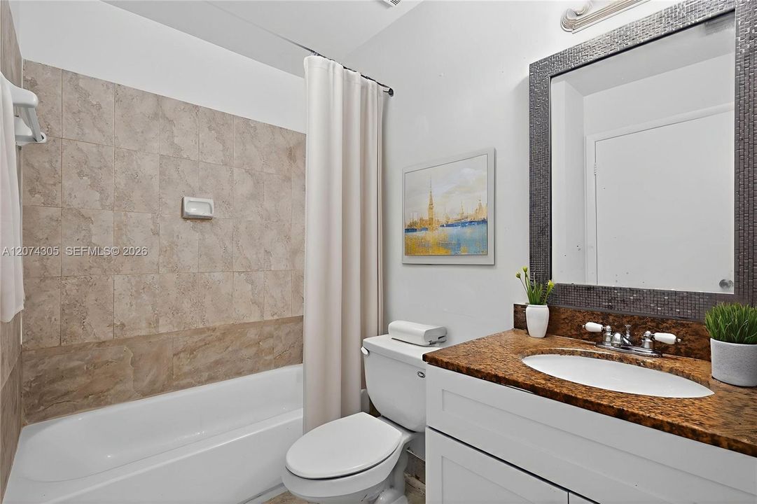 For Sale: $229,500 (1 beds, 1 baths, 978 Square Feet)