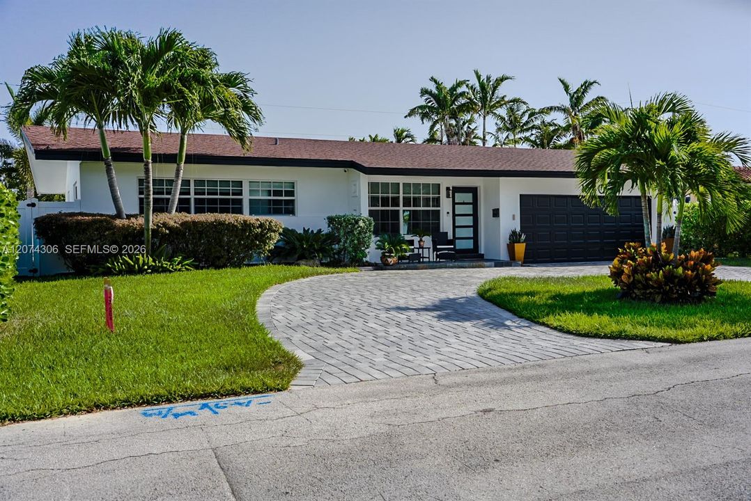 For Sale: $1,399,900 (3 beds, 3 baths, 1568 Square Feet)