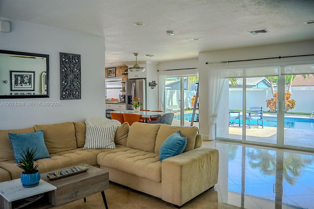 For Sale: $1,399,900 (3 beds, 3 baths, 1568 Square Feet)