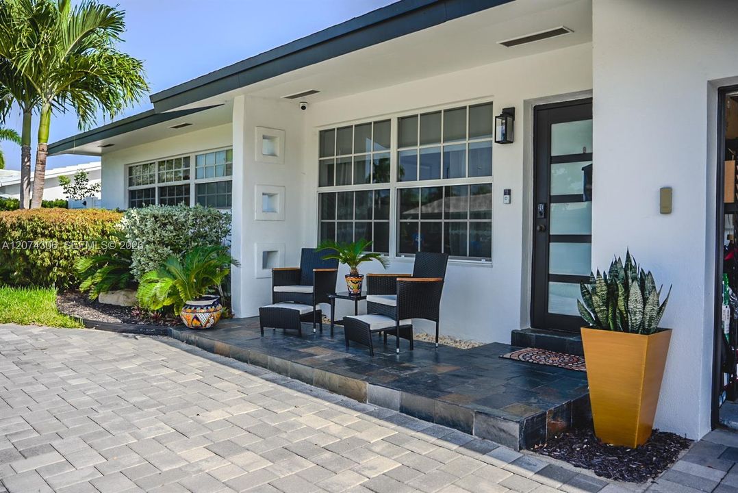 For Sale: $1,399,900 (3 beds, 3 baths, 1568 Square Feet)