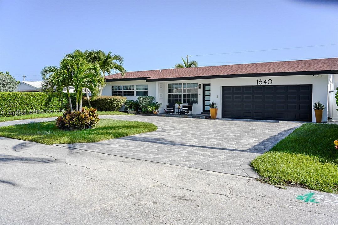 For Sale: $1,399,900 (3 beds, 3 baths, 1568 Square Feet)