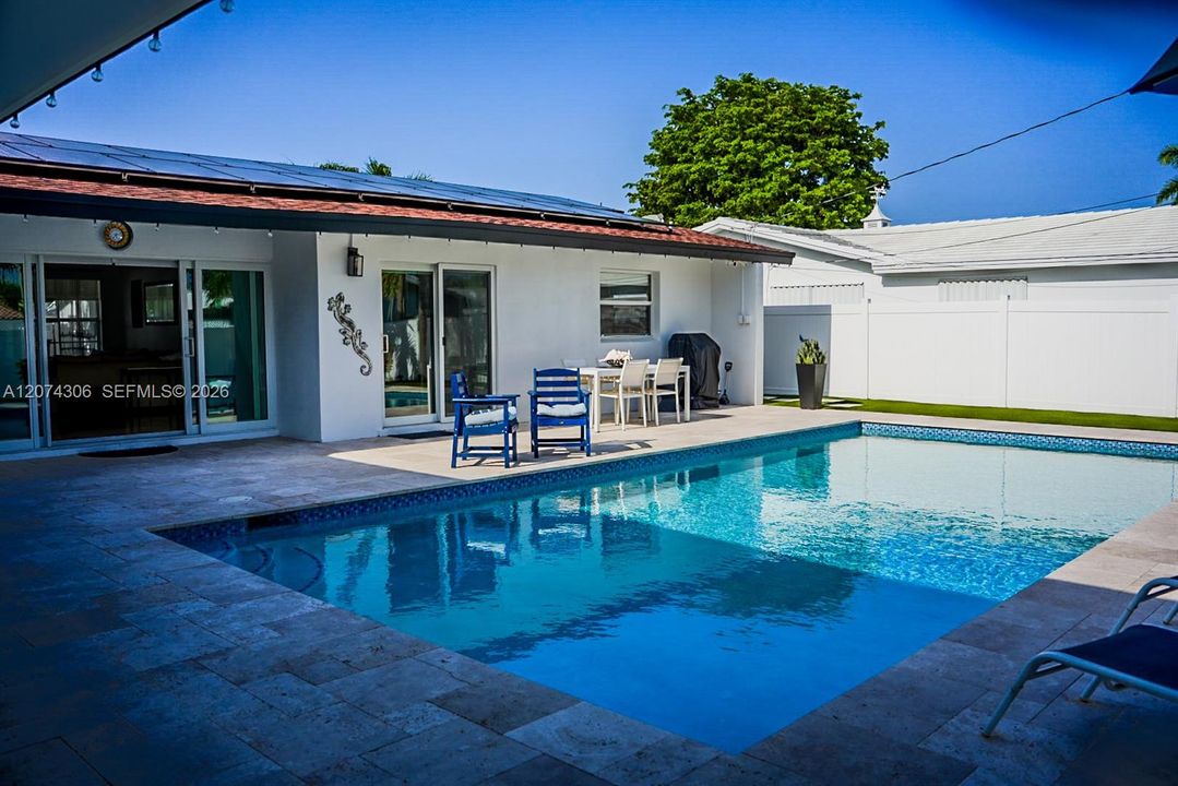 For Sale: $1,399,900 (3 beds, 3 baths, 1568 Square Feet)