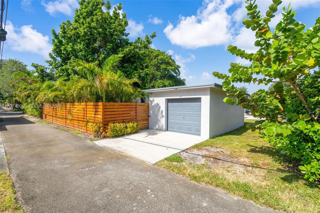 For Sale: $820,000 (2 beds, 2 baths, 1493 Square Feet)