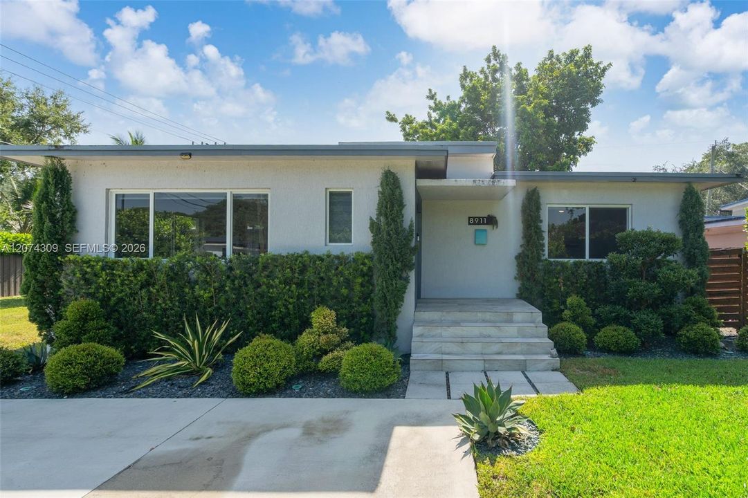 For Sale: $820,000 (2 beds, 2 baths, 1493 Square Feet)