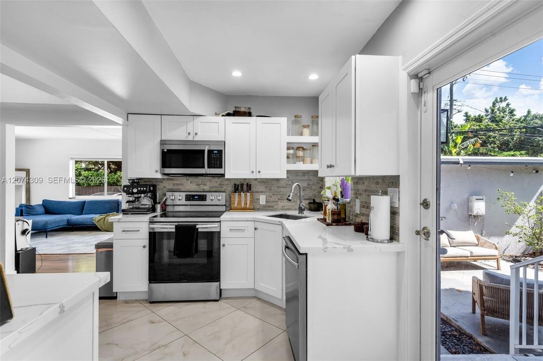 For Sale: $820,000 (2 beds, 2 baths, 1493 Square Feet)