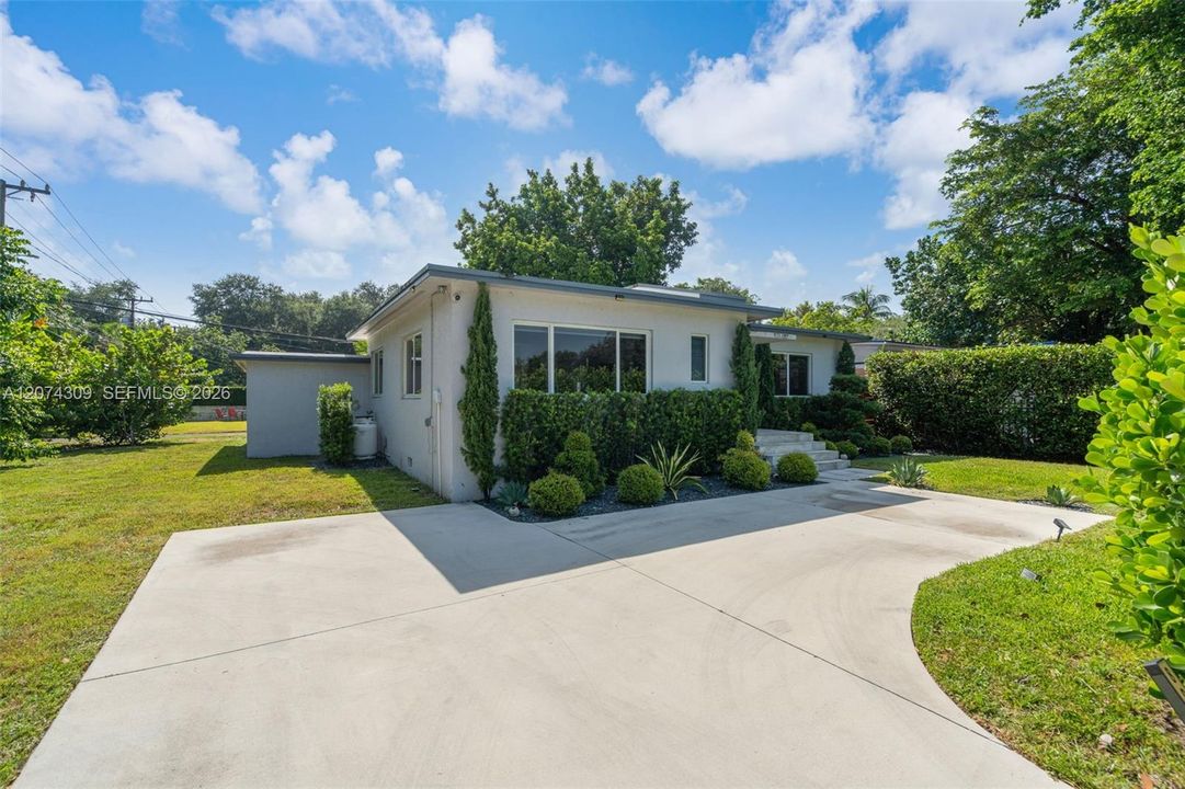 For Sale: $820,000 (2 beds, 2 baths, 1493 Square Feet)