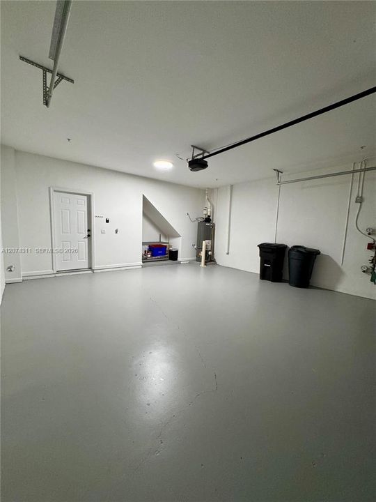 For Rent: $2,999 (2 beds, 2 baths, 1628 Square Feet)