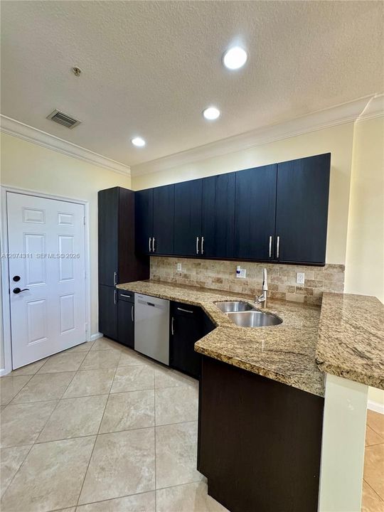 For Rent: $2,999 (2 beds, 2 baths, 1628 Square Feet)