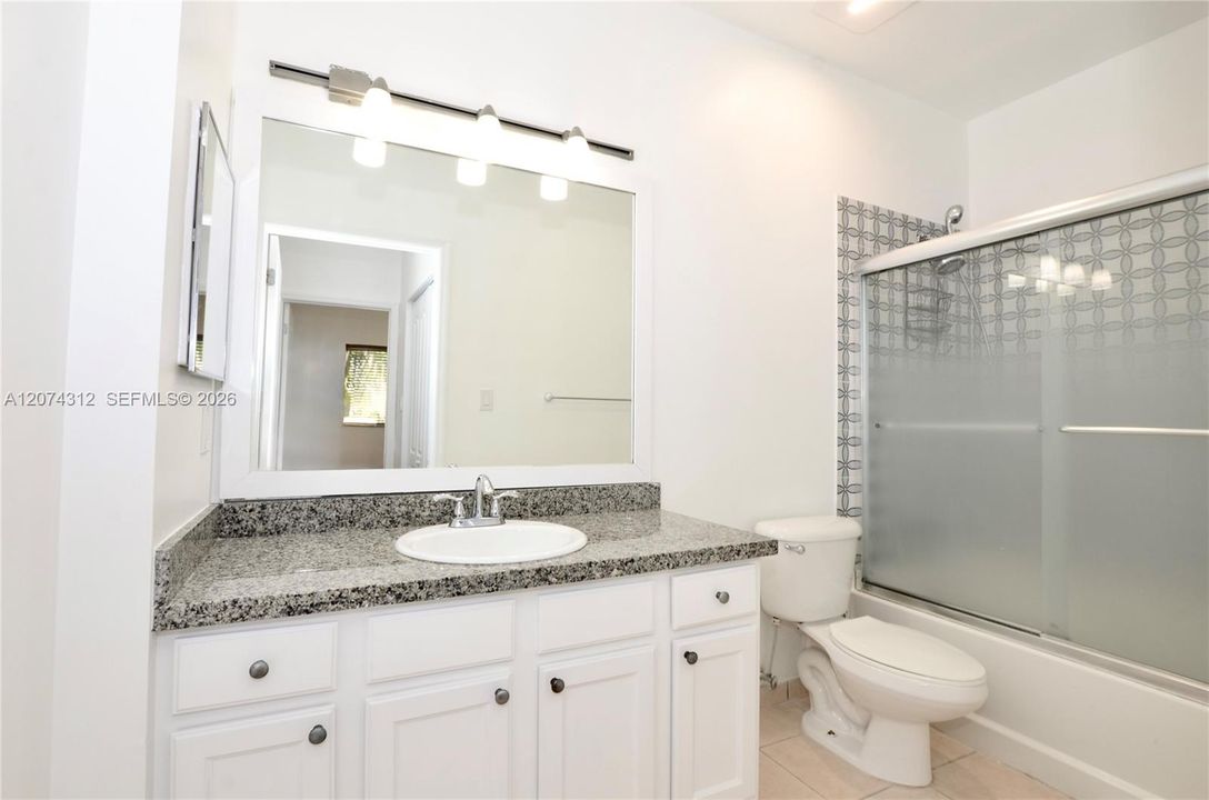 For Sale: $355,000 (2 beds, 1 baths, 842 Square Feet)