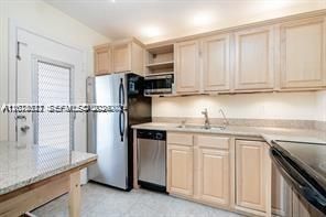 For Sale: $144,900 (1 beds, 1 baths, 748 Square Feet)