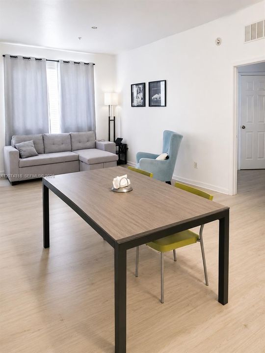 В аренду: $2,300 (3 спален, 2 ванн, 1247 Квадратных фут)