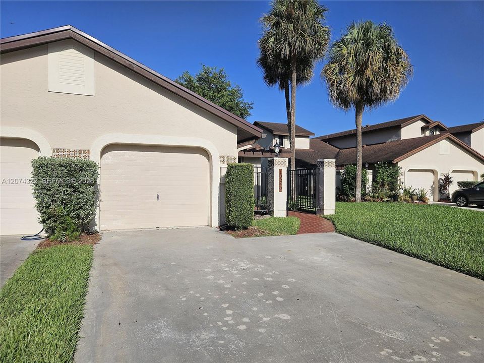 For Sale: $498,000 (3 beds, 2 baths, 1097 Square Feet)
