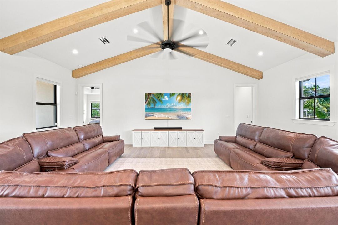 Family Room 3 Broshure