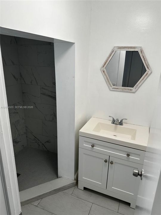 For Rent: $1,200 (1 beds, 1 baths, 450 Square Feet)