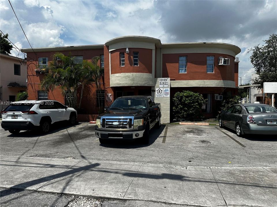 For Rent: $1,200 (1 beds, 1 baths, 450 Square Feet)