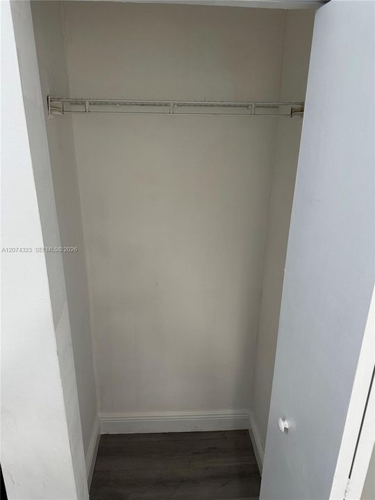 For Rent: $1,200 (1 beds, 1 baths, 450 Square Feet)