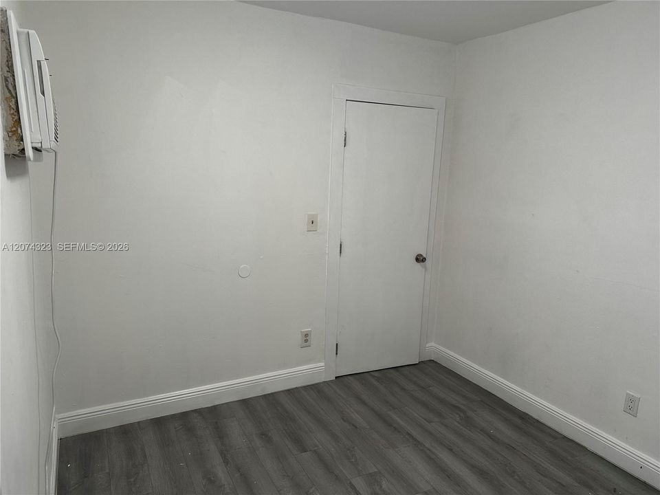 For Rent: $1,200 (1 beds, 1 baths, 450 Square Feet)